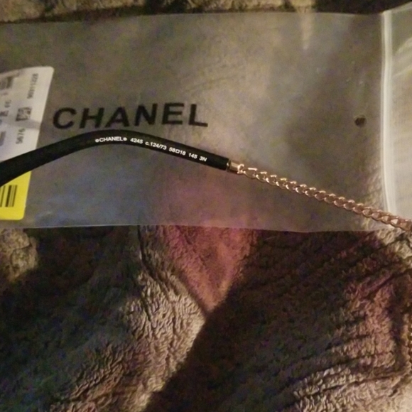 CHANEL ROUND PEARL SUNGLASSES - Picture 3 of 3